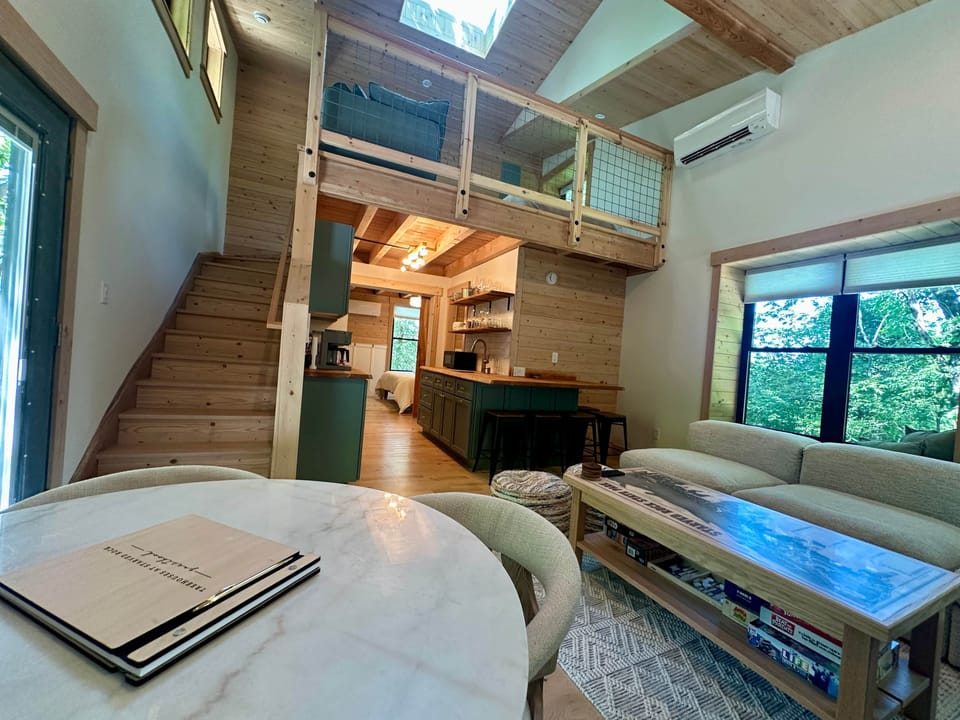 Treehouse 2 living room