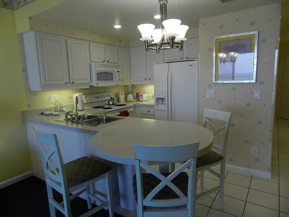 Room layouts, décor and views may differ.