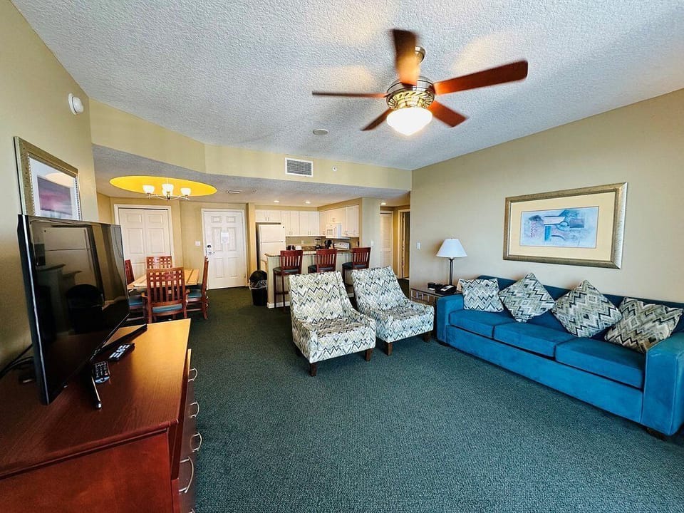 Room layouts, décor and views may differ.