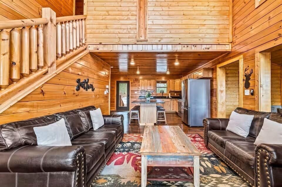 Soft textures, cozy corners, and all the charm of a mountain cabin 🏔️