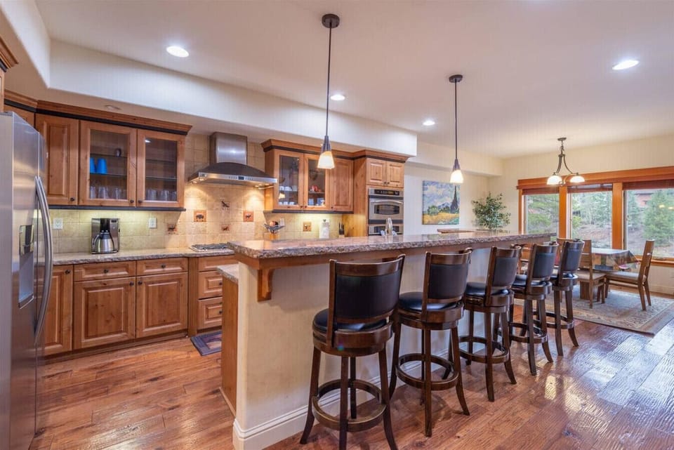 Nicely appointed kitchen