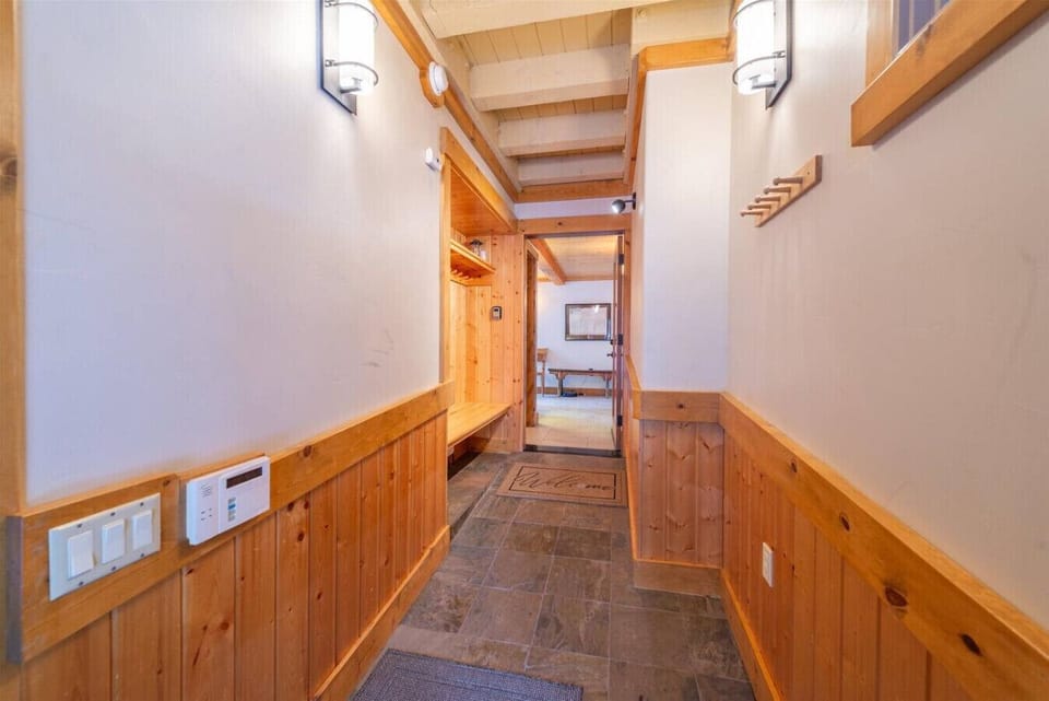 Spacious Entry / Mud Room