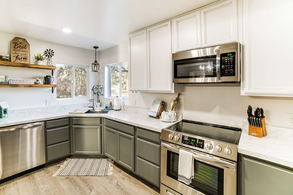 Kitchen | Keurig K-Duo Coffee Maker | Dishwasher | Blender