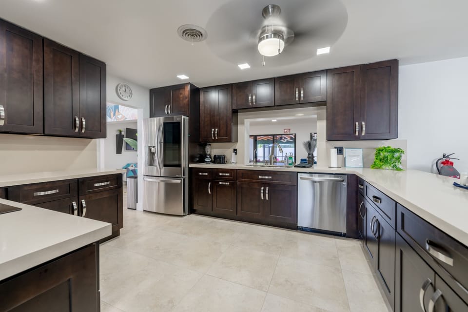 Toaster
Blender
Rice Cooker
Coffee Maker
Coffee & Tea
Kitchen Spice Essentials
Kettle
Kids Plates, Cutlery, Bowls & Cups
Serving Platters
Mixing Bowls
Stove/Oven
Microwave
Refrigerator/Freezer
Dishwasher
BBQ Utensils
Stainless steel
Kitchen utensils
