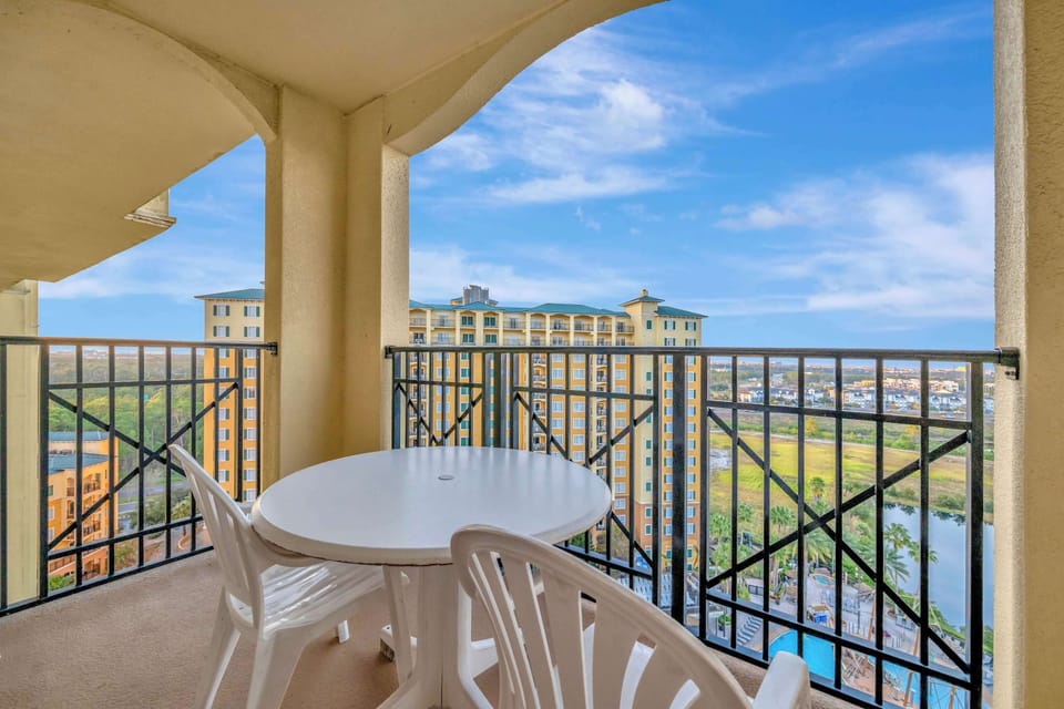 Front-row seats for fireworks! Balcony views that sparkle.
