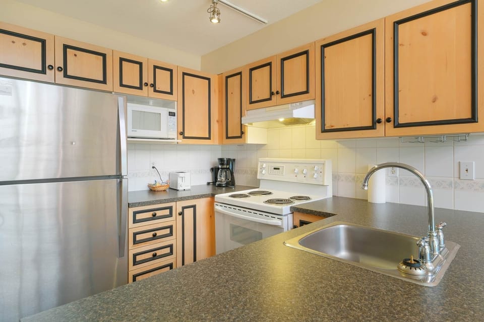 Unit 304 Kitchen