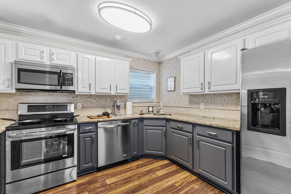 Stainless steel kitchen w/ microwave, oven and dishwasher