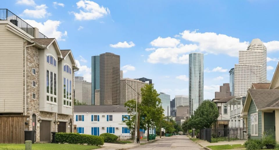 Conveniently Located near Downtown