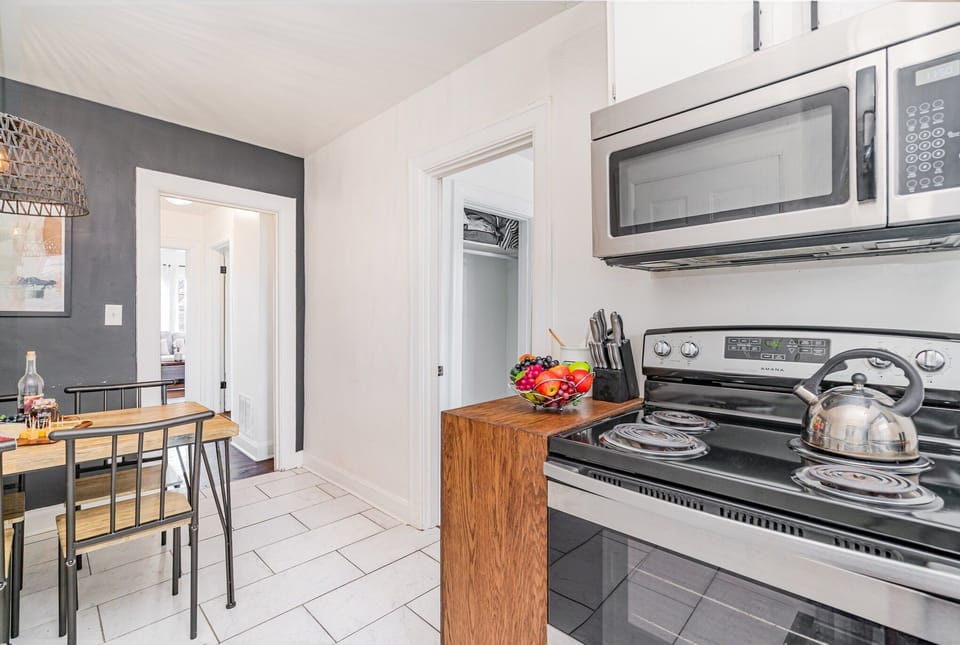 Essentially equipped kitchen, complete with stainless-steel appliances and a dining area for 4 guests.