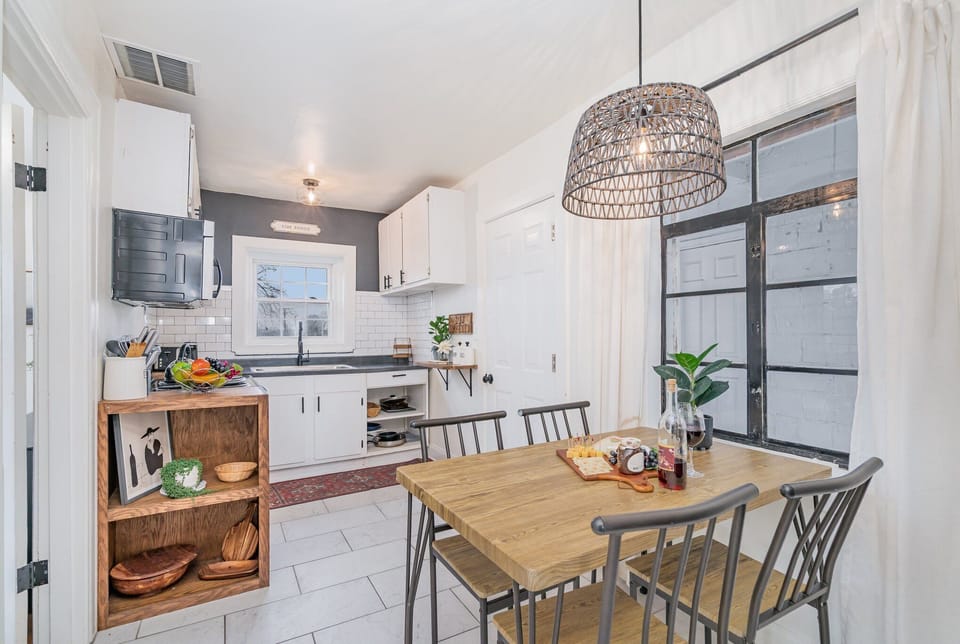 Essentially equipped kitchen, complete with stainless-steel appliances and a dining area for 4 guests.
