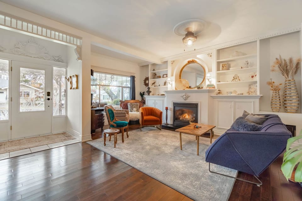 Livingroom and front door