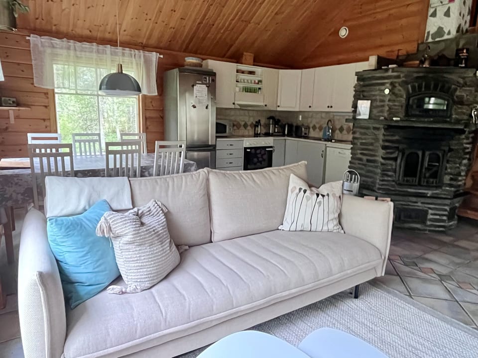 Fireplace and fully equipped kitchen