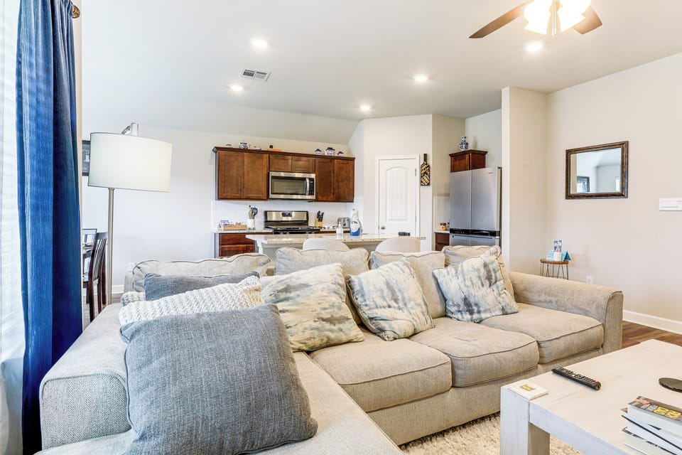 Living Room | Smart TV | Central A/C