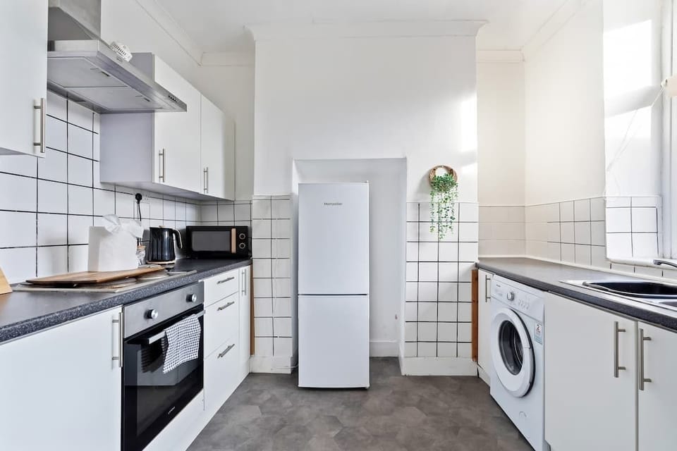 Spacious and stylish kitchen featuring all essentials — ideal for guests who love to cook and dine in.