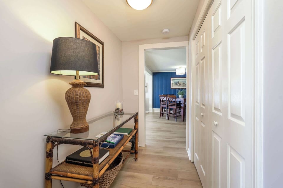 Hallway to Master 