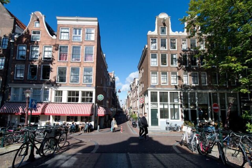 Beautiful street view of the appartment.