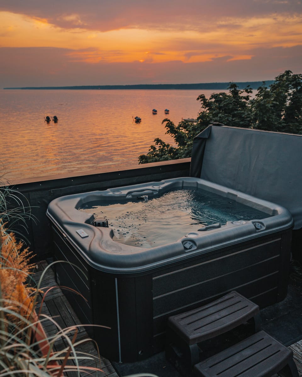 Outdoor spa tub