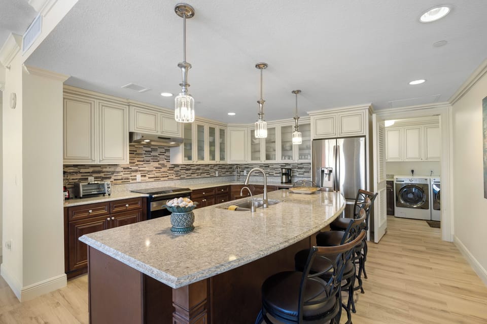 Kitchen, fully stocked with cooking/eating/drinking utensils