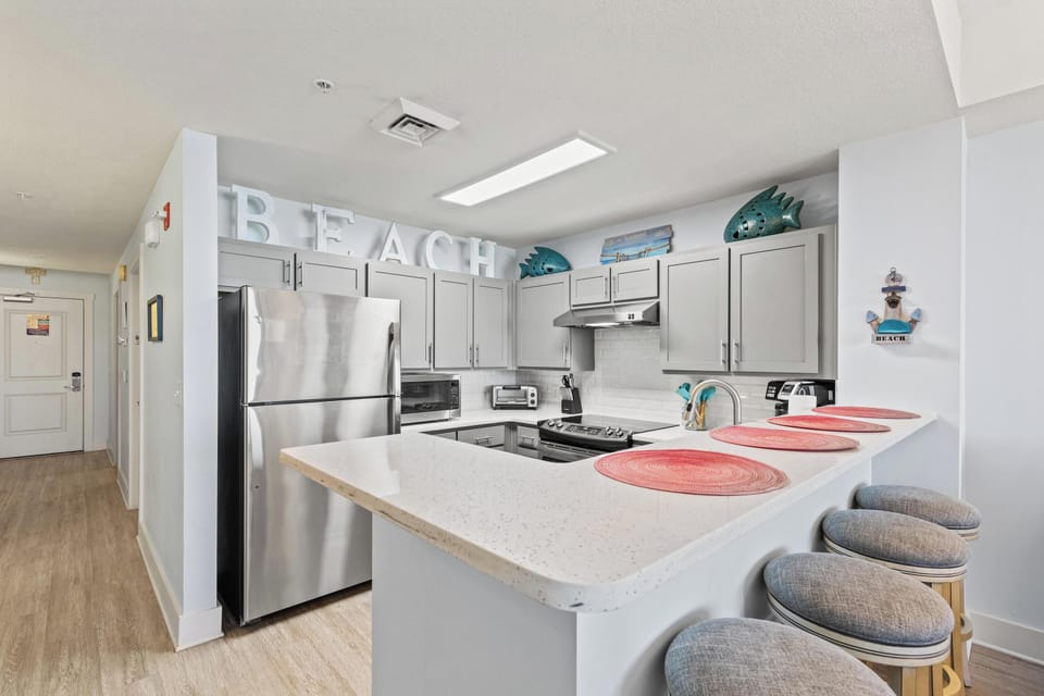 Kitchen with Breakfast Bar