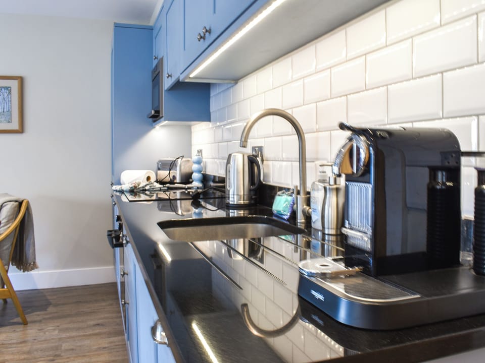 Kitchen area | Safe Harbour, Salcombe