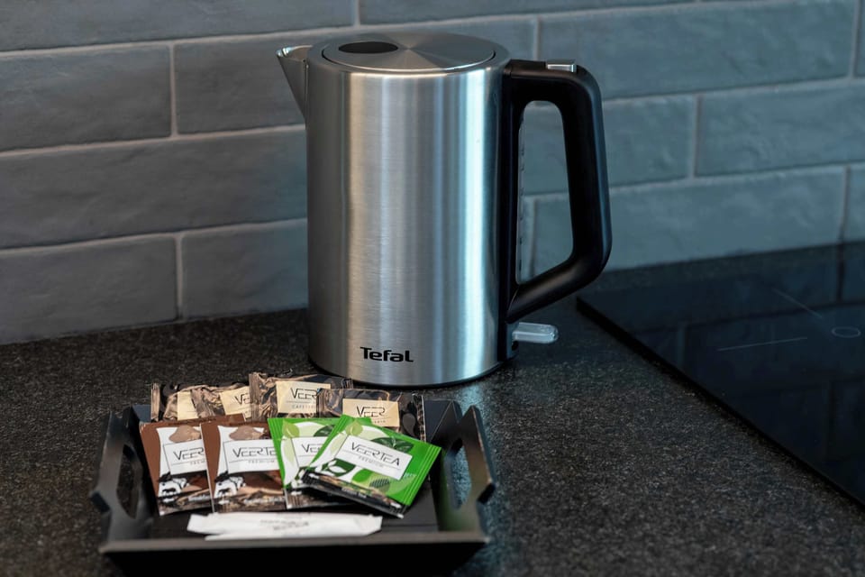 Electric kettle set with complimentary tea and coffee.