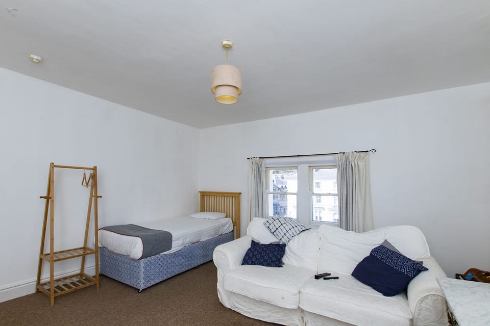 Living Room / Lounge