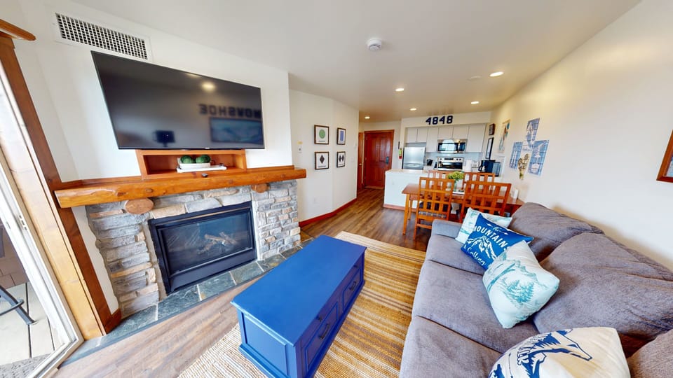 Indoors, Building, Furniture, Living Room, Room