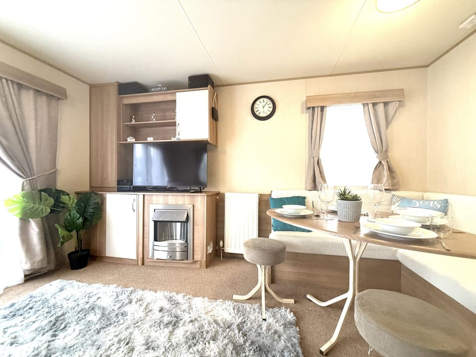 Living Room / Lounge