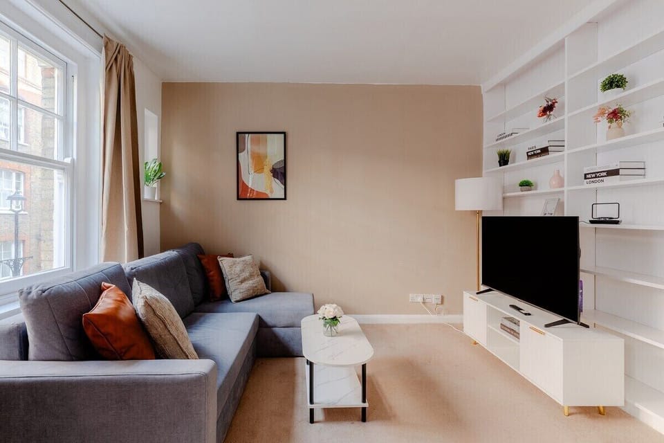 Living Room / Lounge