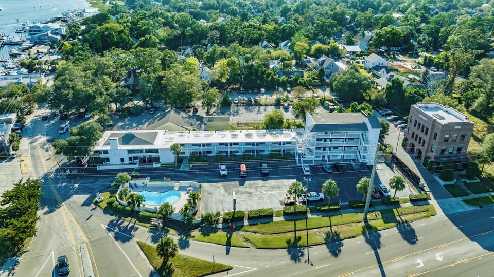 The Waterway w/ community pool
