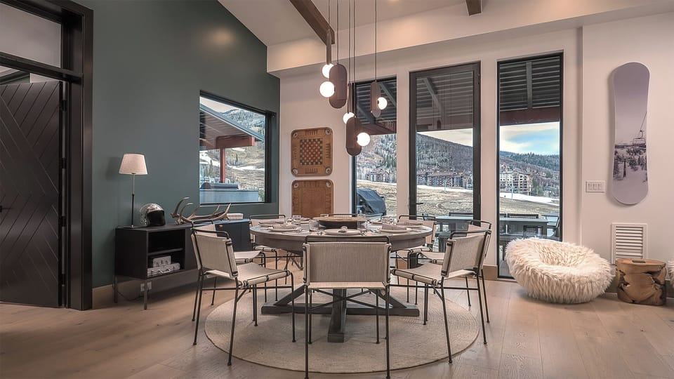 Dining Area, Upper Level - Dining table has an additional leaf to add for more seating.