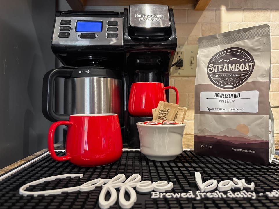Ski in/out w/Mountain Views at Slopeside Sanctuary - coffee bar included