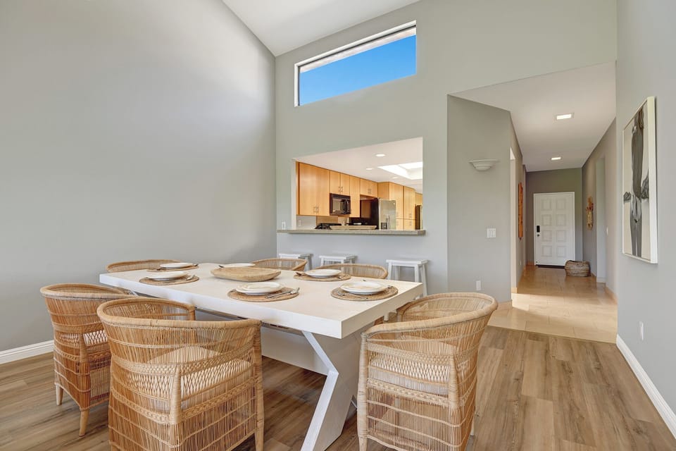 DINING SPACE REVERSE.jpg mls