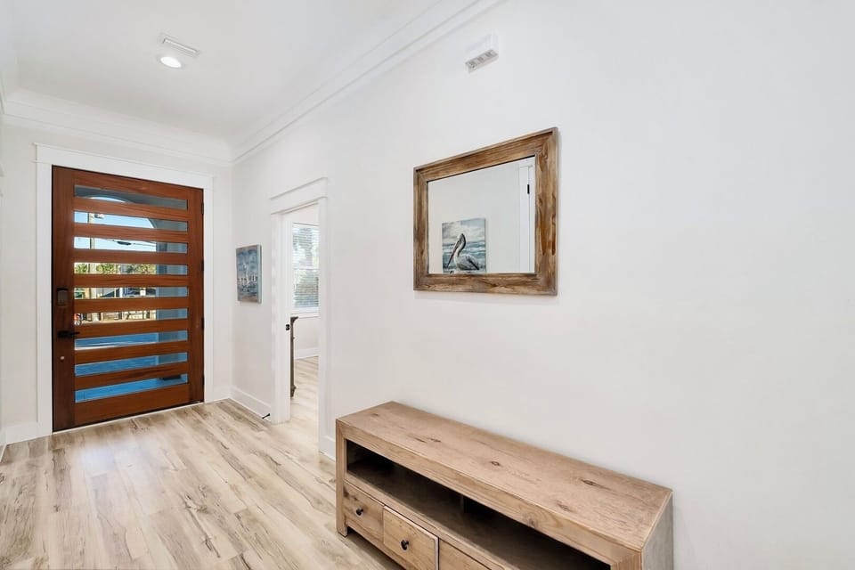 1st Floor - Foyer