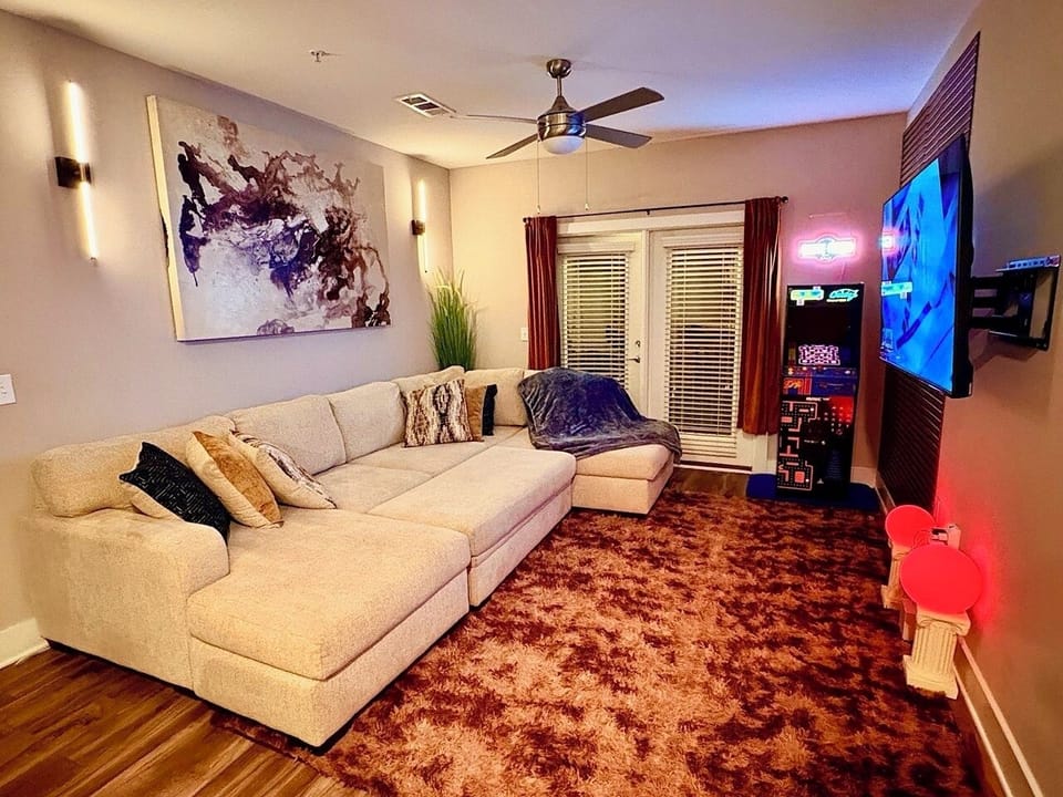 Living room/entertainment area