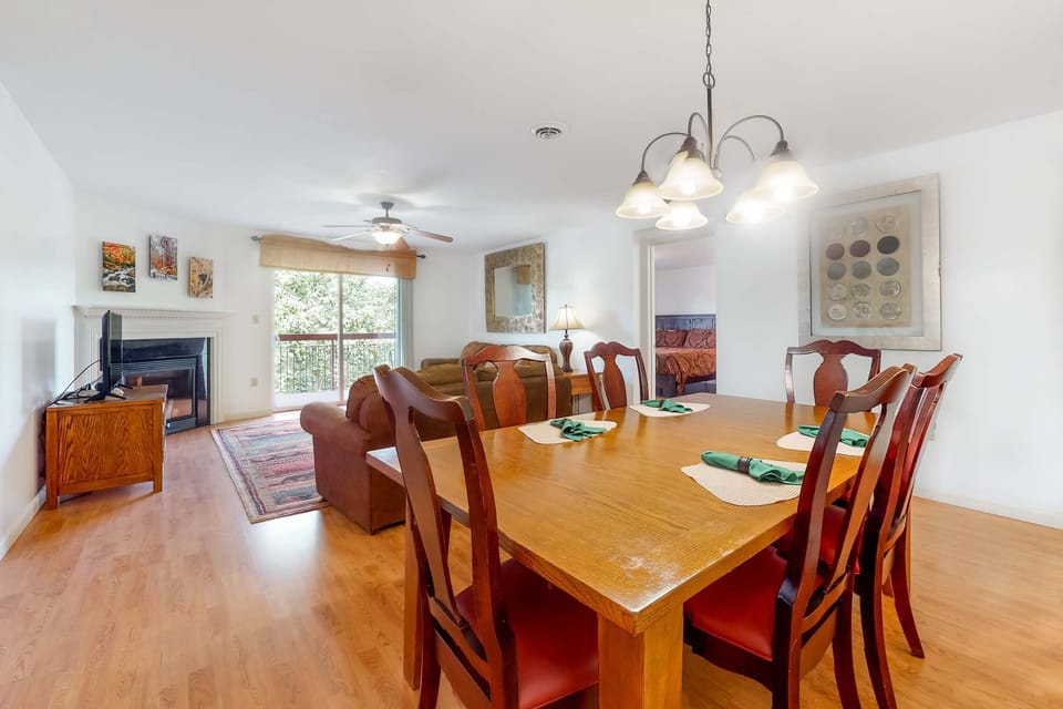 Gather around the spacious table and enjoy delightful meals with nature views!