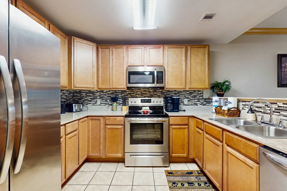 Whip up delicious meals in this modern kitchen with sleek appliances and stylish finishes!