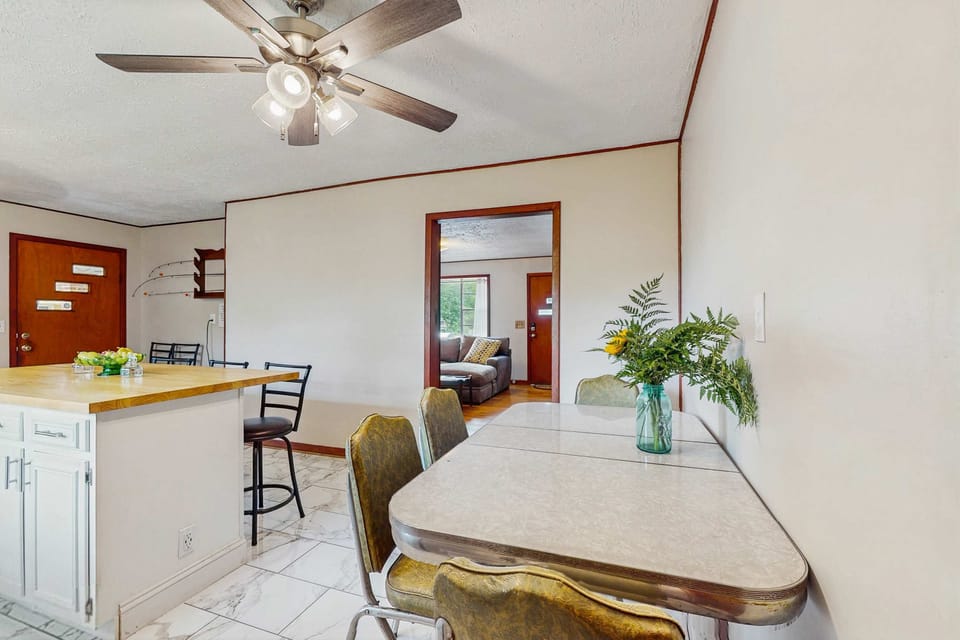 Enjoy meals around a stylish table with garden views and charming retro decor!