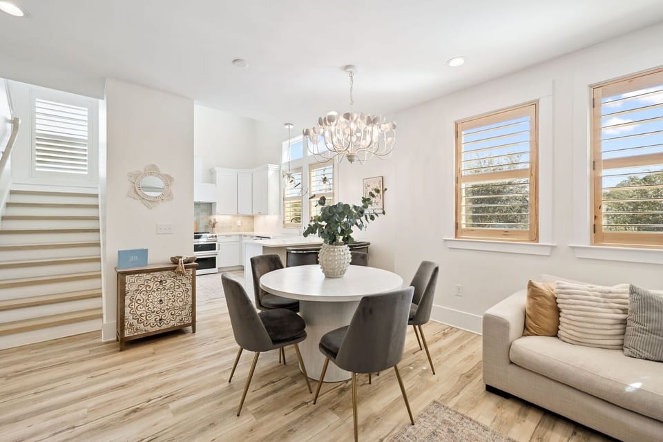 Dining Area - 2