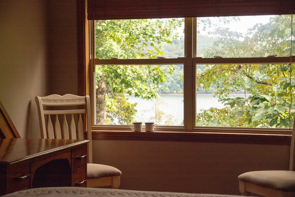 Enjoy morning coffee with stunning lakeside views from your inviting space!