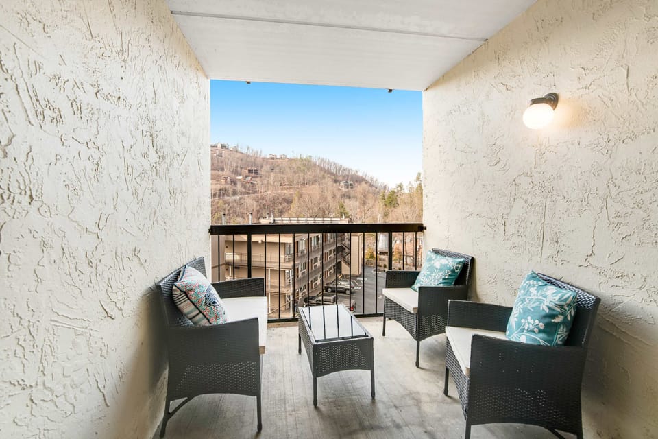 Private balcony with outdoor seating and peaceful mountain views. Enjoy your morning coffee or unwind in the evening while overlooking the Smoky Mountains near Gatlinburg and Pigeon Forge.
