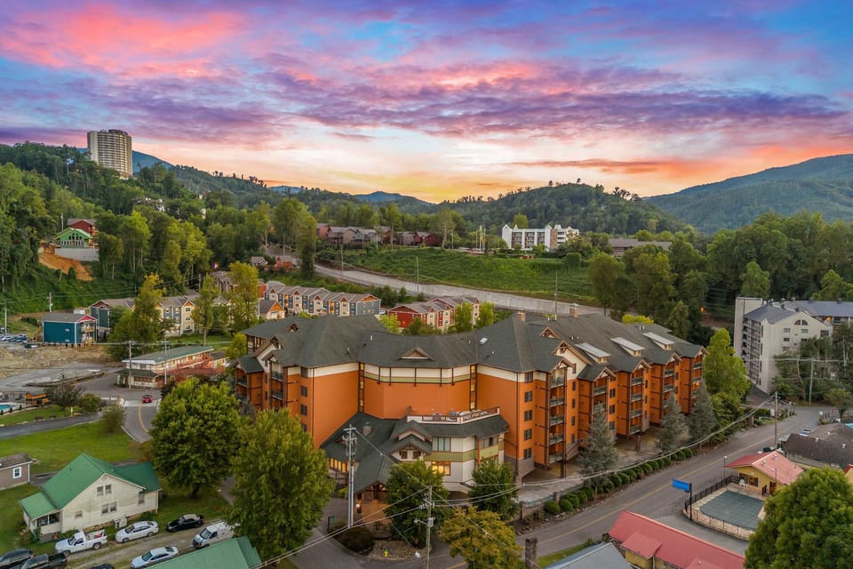 Enjoy stunning mountain views and vibrant sunsets from this charming retreat!