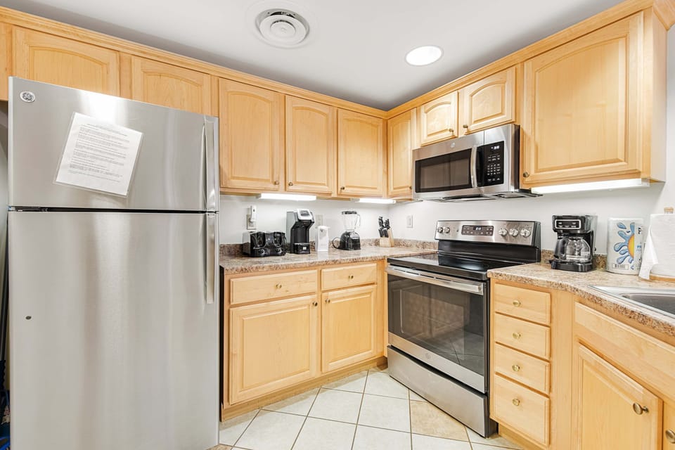 Whip up culinary delights in this well-equipped kitchen with modern appliances!