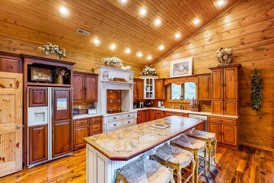 Rustic charm meets modern convenience in this spacious, inviting culinary haven!