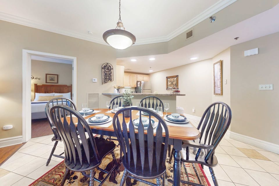 Elegant table for unforgettable meals and great company!