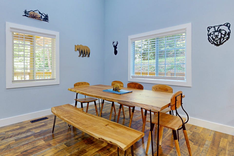 Enjoy meals meals filled with laughter and mountain views!