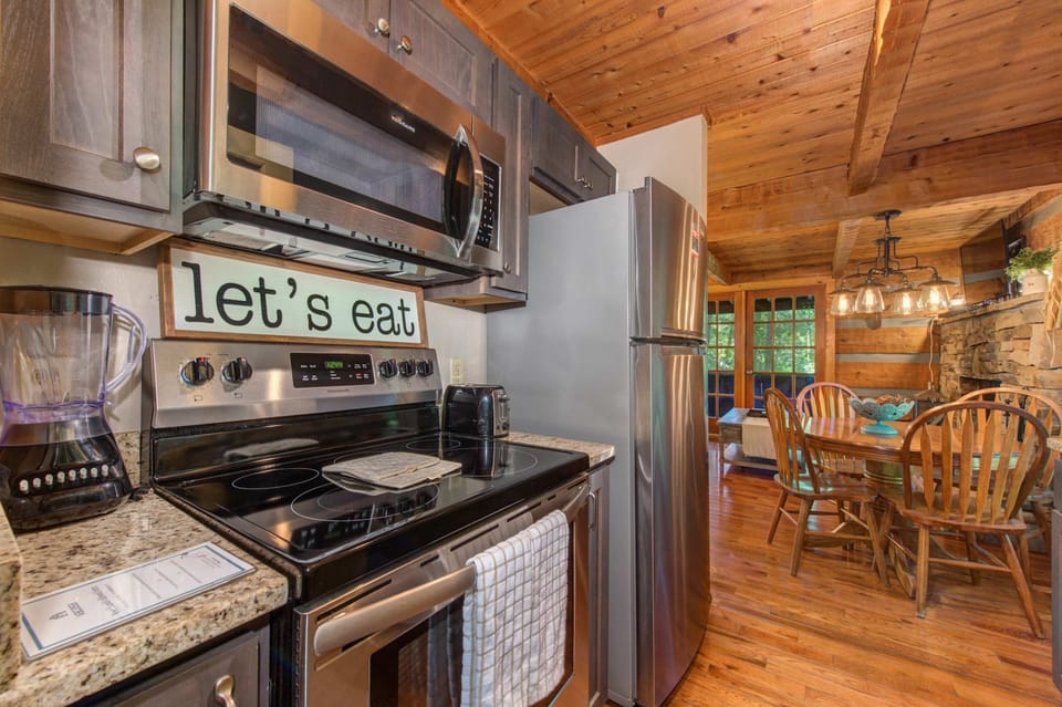 Stay in and make a romantic dinner in this full equipped kitchen