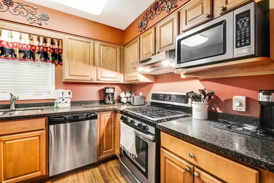 Pure kitchen delight awaits. And, whip up culinary creations in this fully-equipped, stylish kitchen!