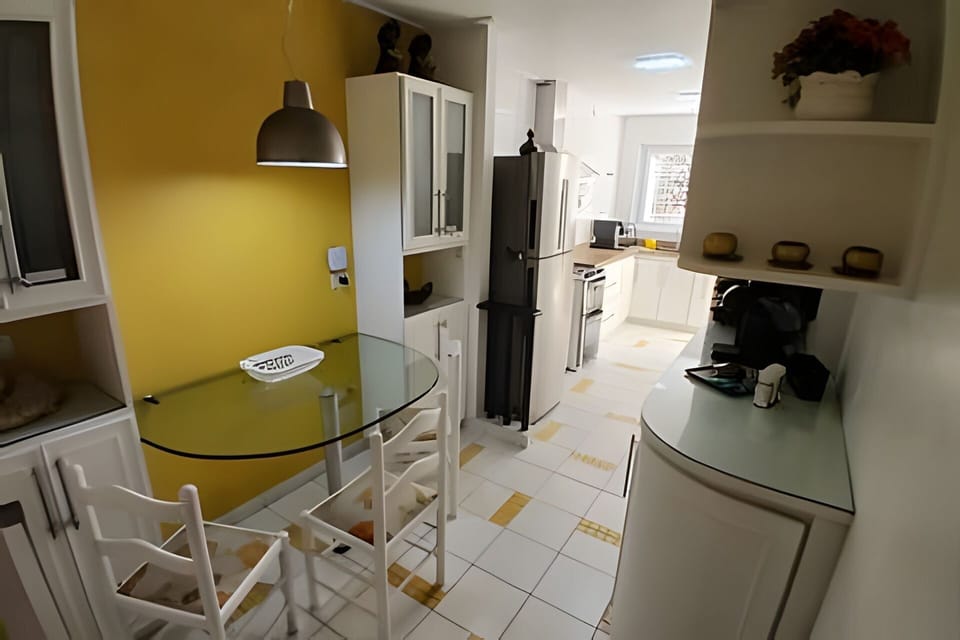 Kitchen or kitchenette,Dining area