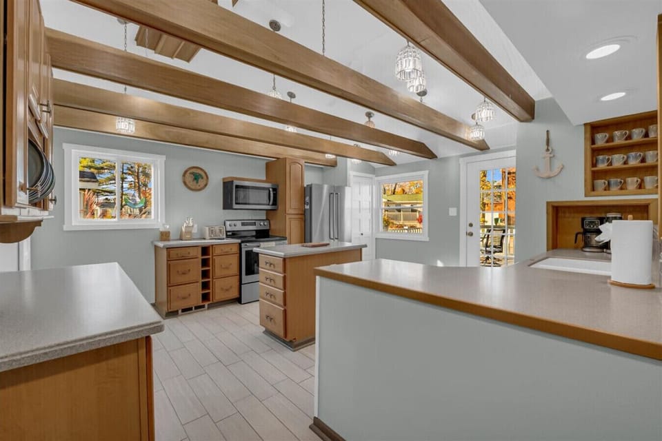 Beams, light, and space to whip up your next masterpiece.
